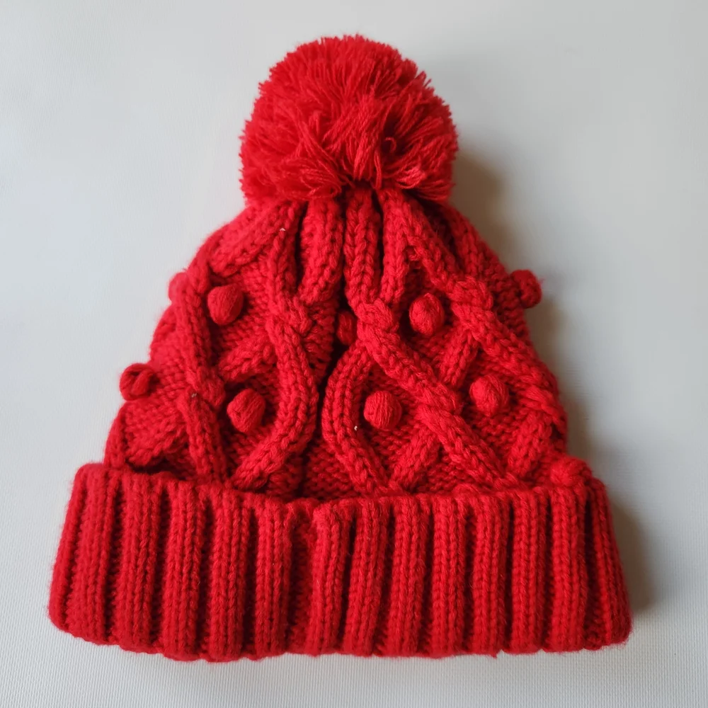 Red Cable Knit Pom-Pom Beanie with Logo New Era Toronto Raptors NWT - Picture 2 of 7